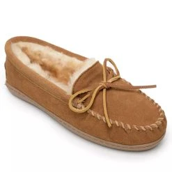 Minnetonka Moccasin Co 'Minnetonka' Men's Sheepskin Hardsole Moc Slipper - Tan